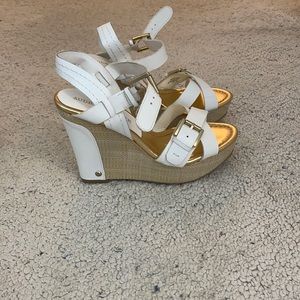 White and gold wedges